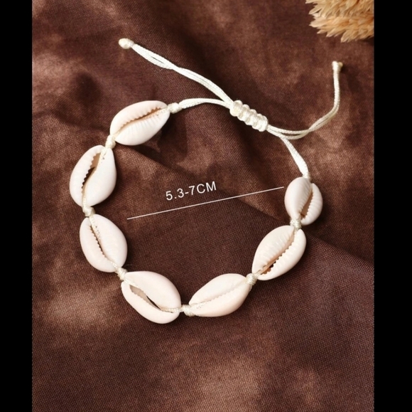 Gorgeous White Puka Shell Bracelet - Picture 3 of 4